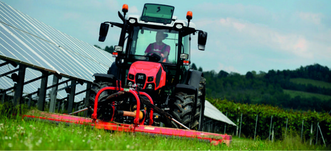 TRACTOR AND AGRICOLTURAL MACHINERY